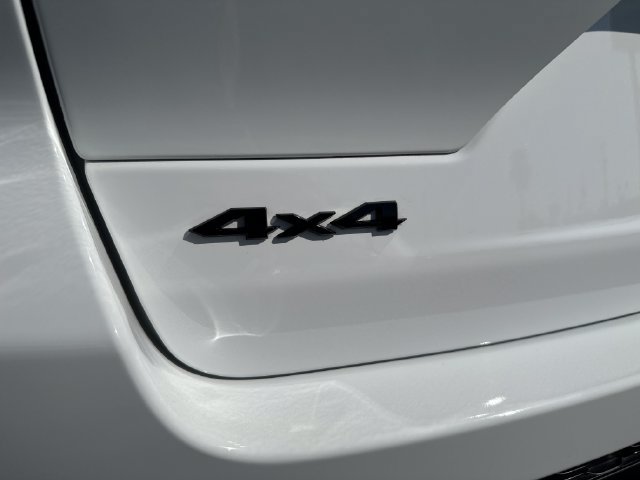 Used 2024 Jeep Grand Cherokee Altitude AWD/4WD image 11