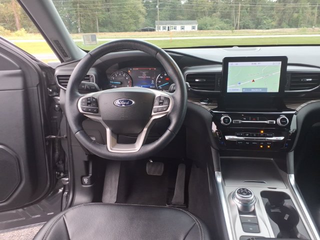Used 2023 Ford Explorer Limited w/ Equipment Group 301A RWD image 13