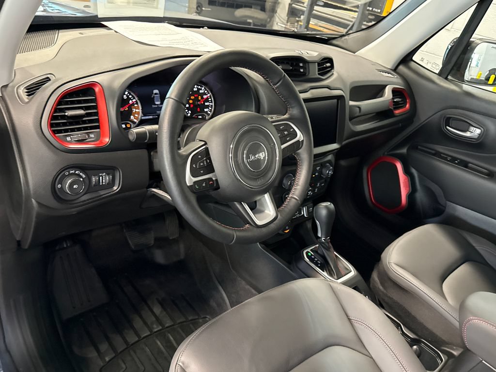 Used 2023 Jeep Renegade Trailhawk w/ Trailhawk Elite Group AWD/4WD image 5