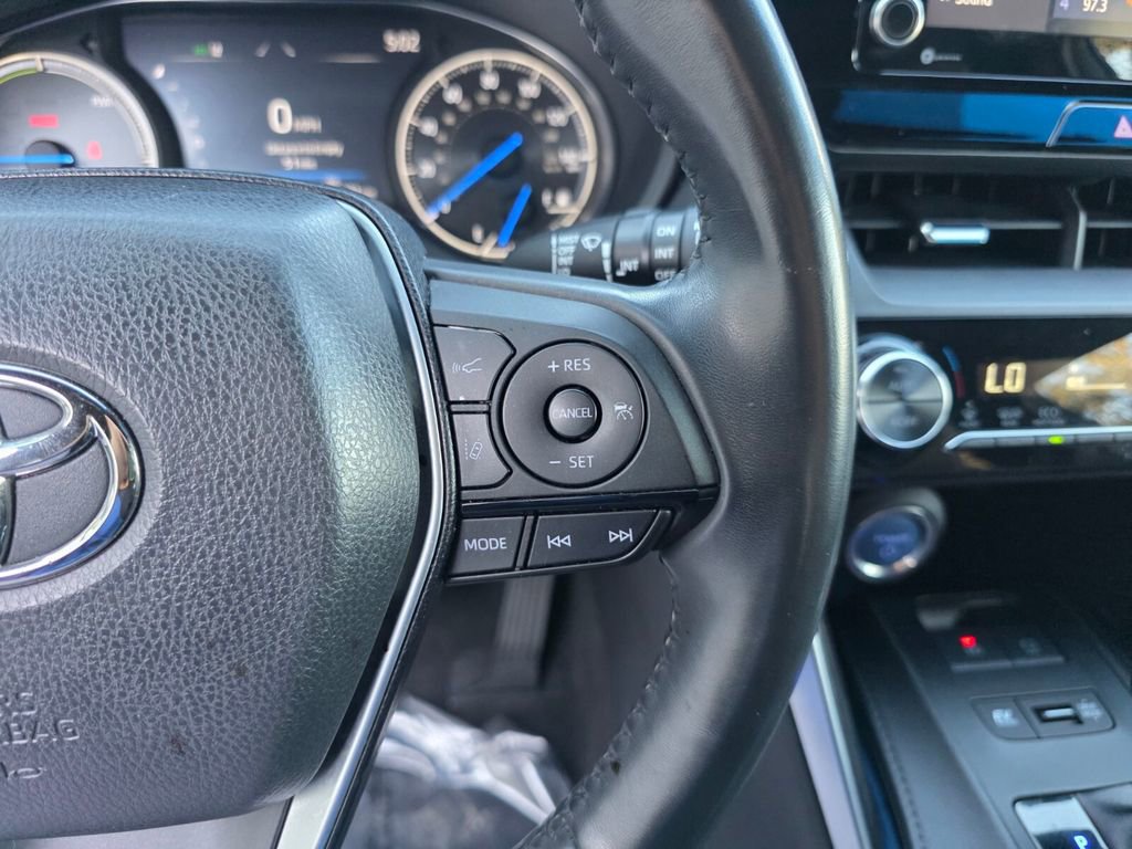 Used 2022 Toyota Venza XLE image 21