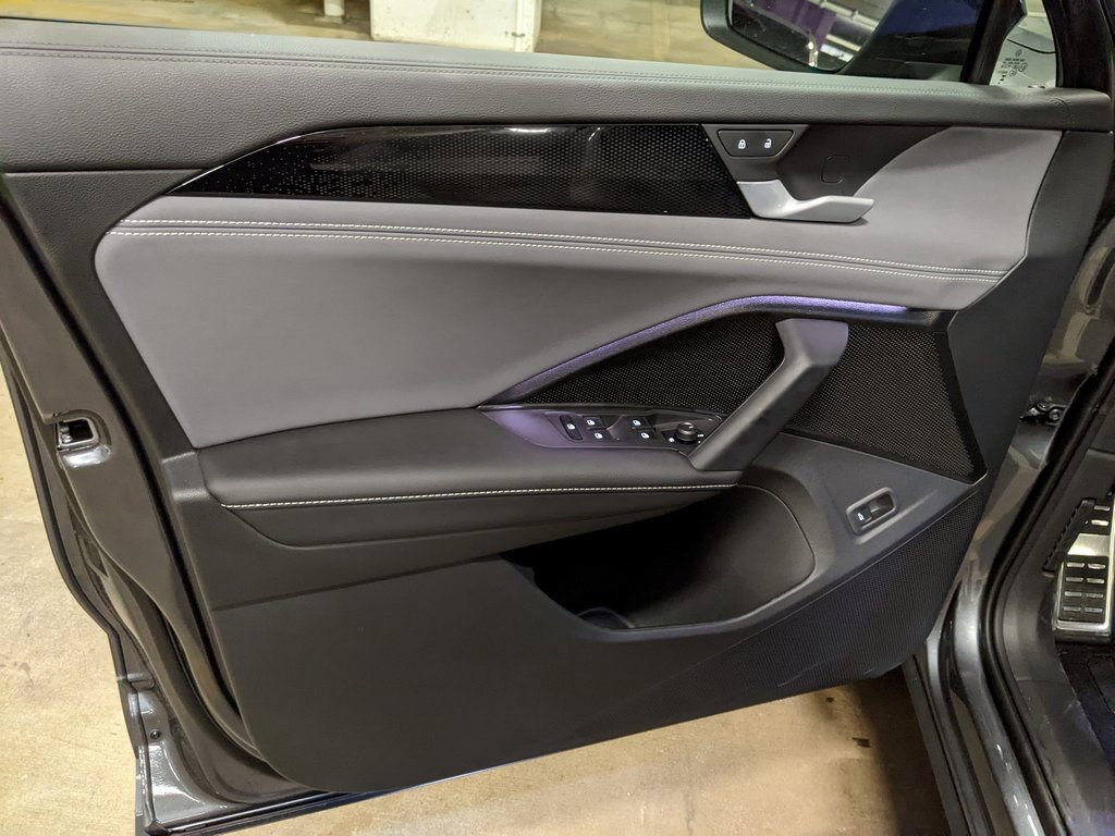 New 2025 Volkswagen Tiguan SE R-Line image 9