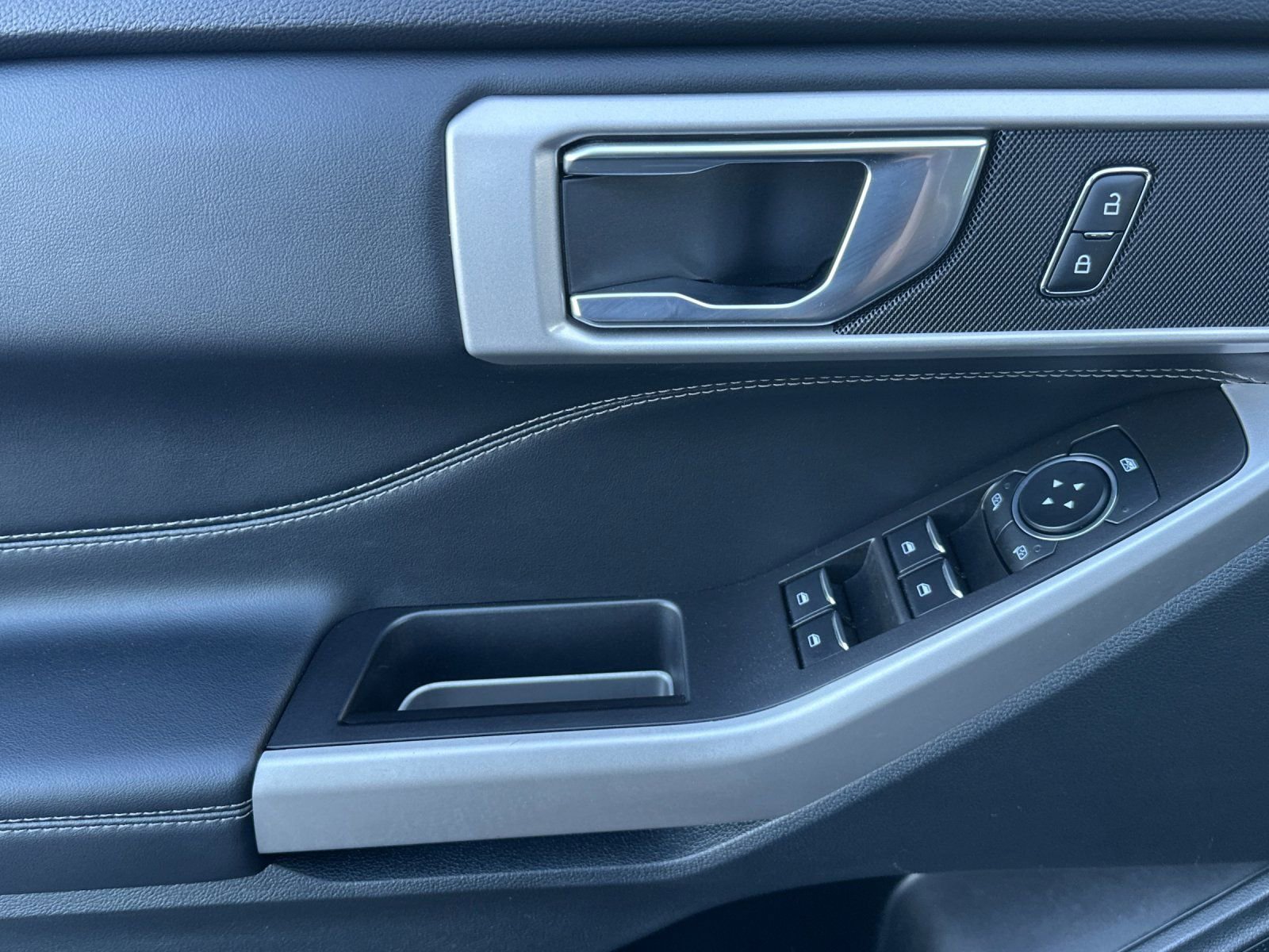 Used 2024 Ford Explorer XLT w/ Equipment Group 202A image 11