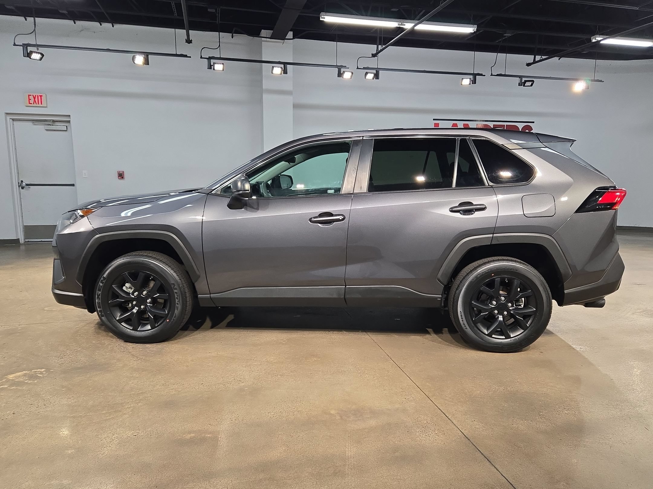 Used 2022 Toyota RAV4 LE FWD image 4