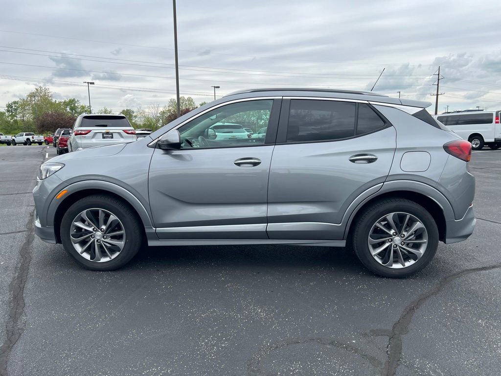 Used 2023 Buick Encore GX Select w/ Sport Touring Package FWD image 3