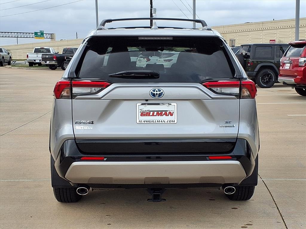 Used 2022 Toyota RAV4 SE w/ Convenience Package image 6