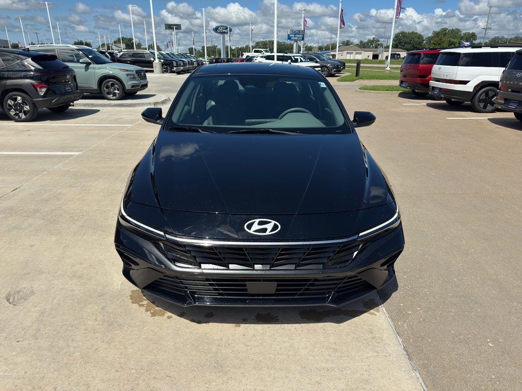New 2025 Hyundai Elantra SEL FWD image 8