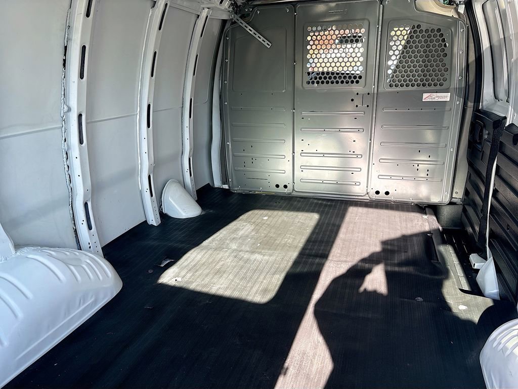 Used 2024 Chevrolet Express 3500 w/ Driver Convenience Package image 22