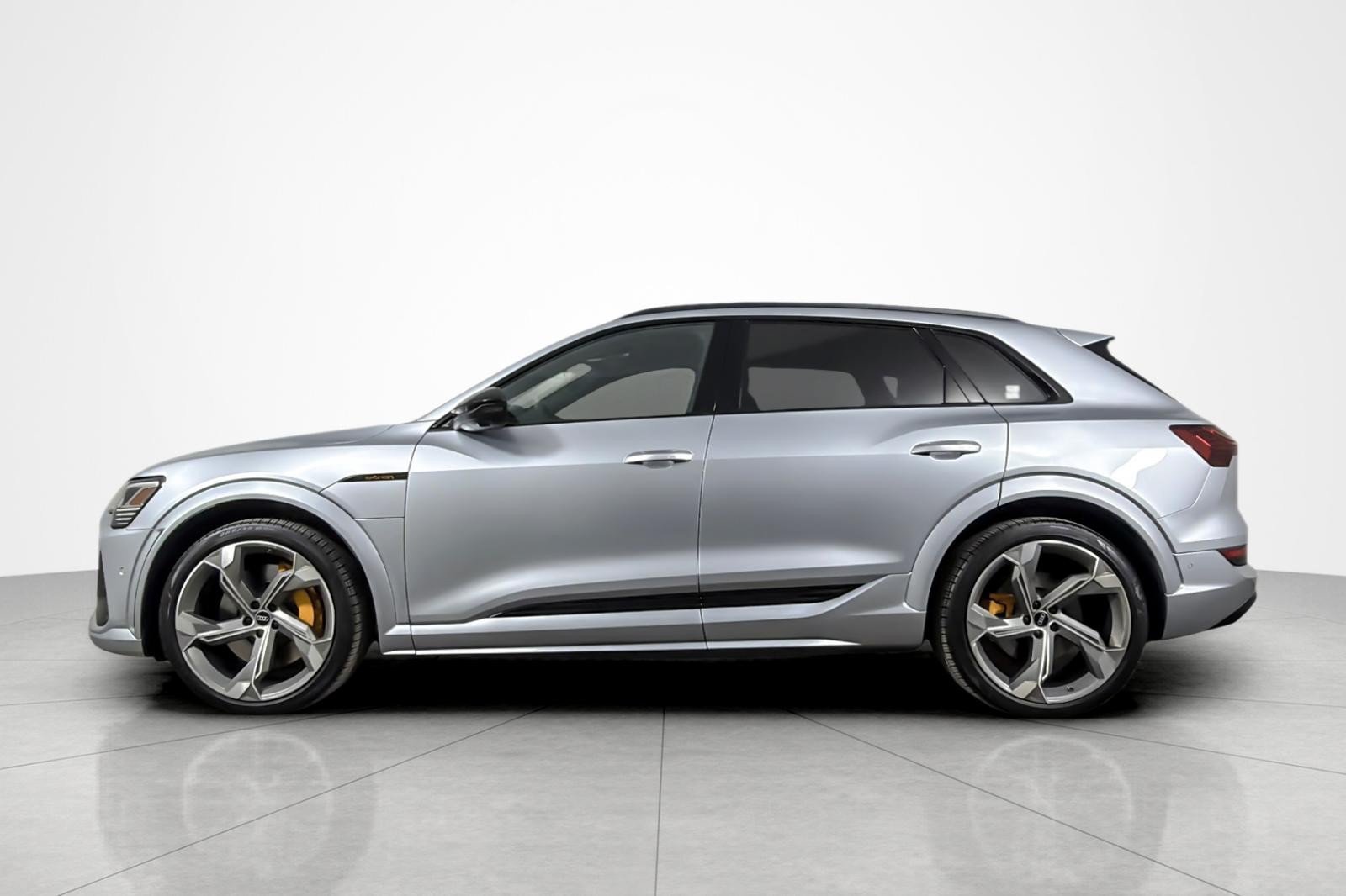 Used 2023 Audi e-tron S Prestige w/ Prestige Package AWD/4WD image 2