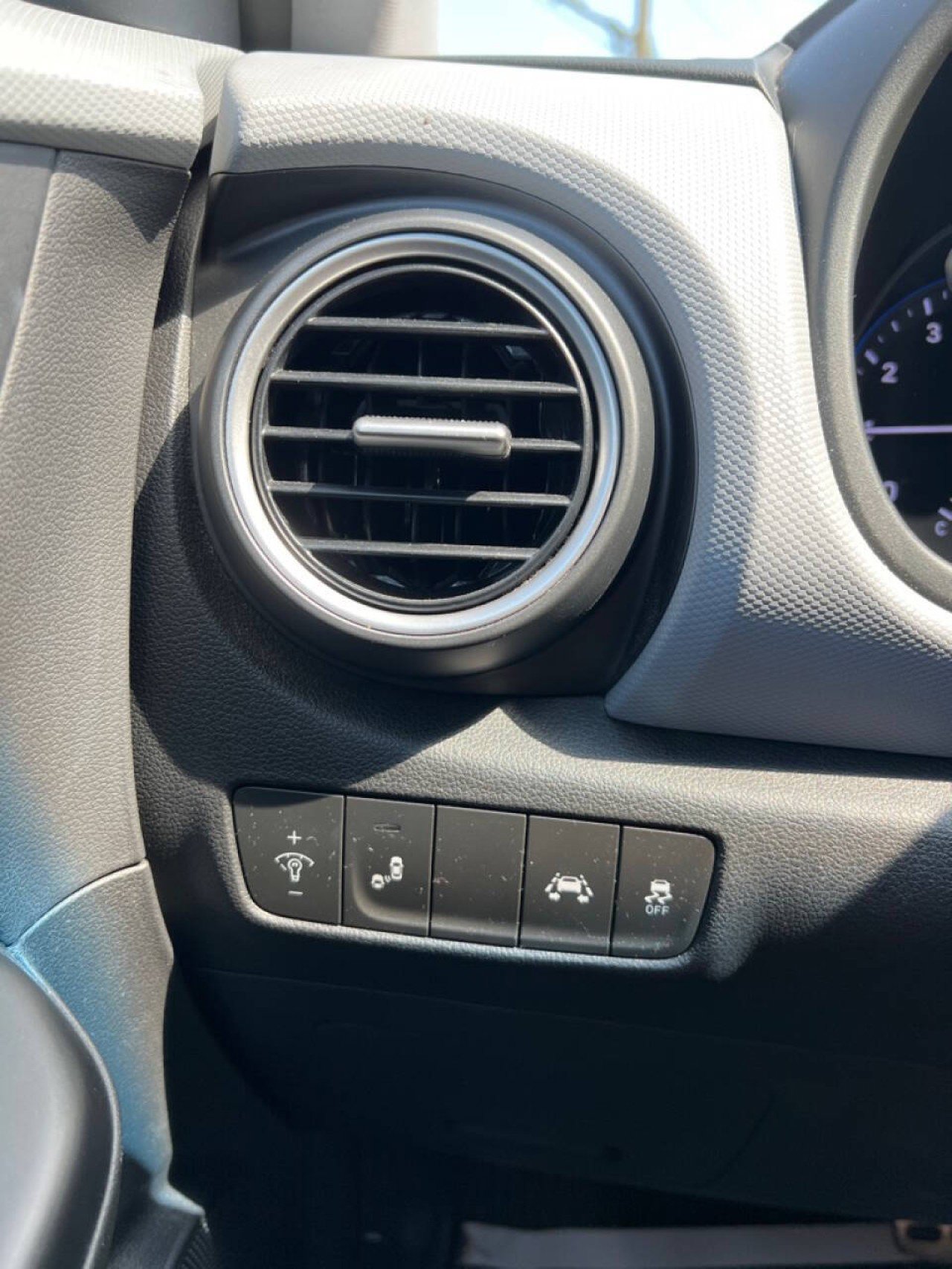 Used 2021 Hyundai Kona SEL Plus image 38