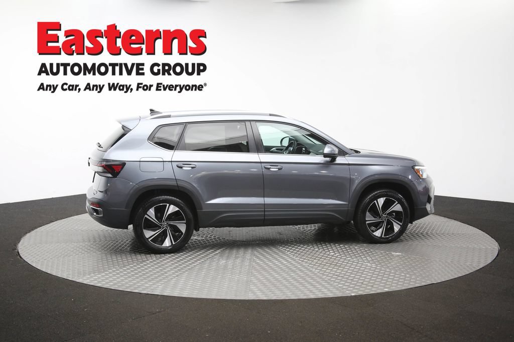 Used 2025 Volkswagen Taos SE AWD/4WD image 42