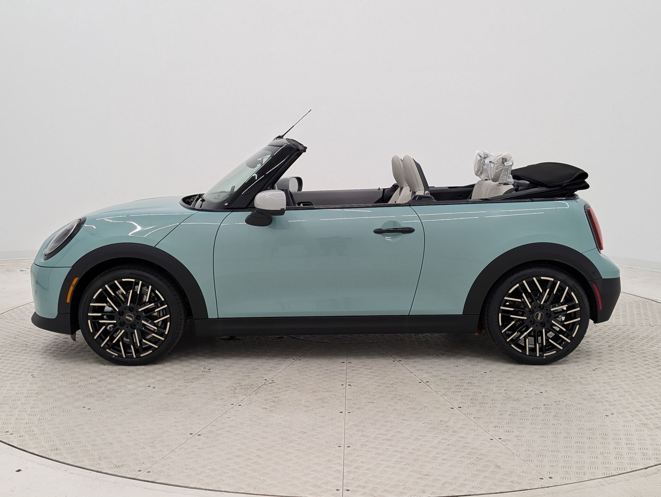 New 2026 MINI Cooper S image 2