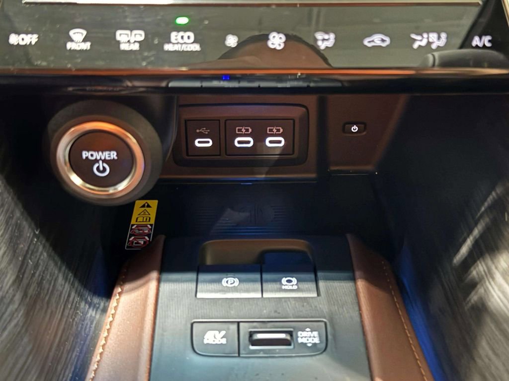 Used 2024 Toyota Venza Limited AWD/4WD image 8