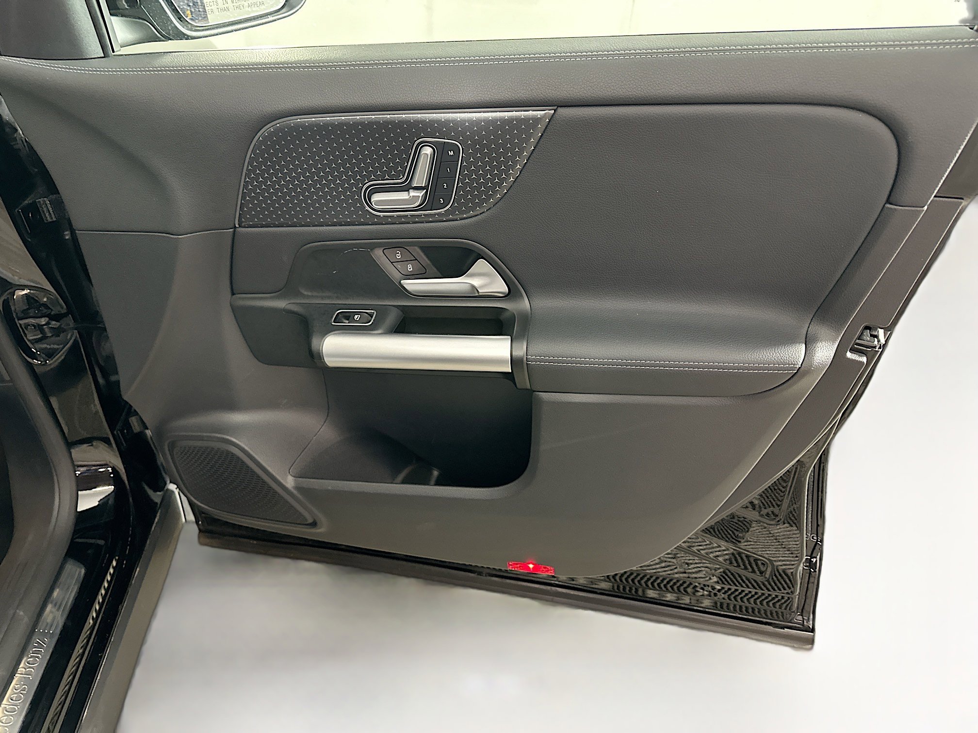 Used 2025 Mercedes-Benz GLA 250 4MATIC image 31