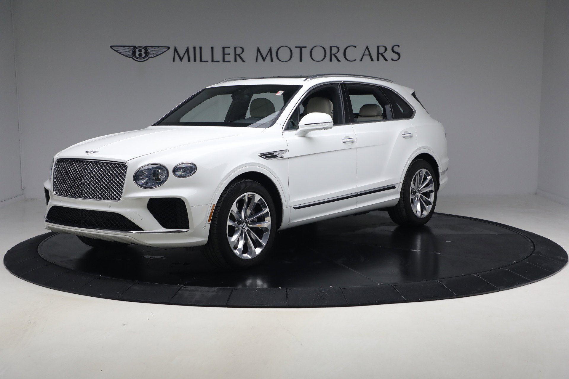 Used 2023 Bentley Bentayga image 2