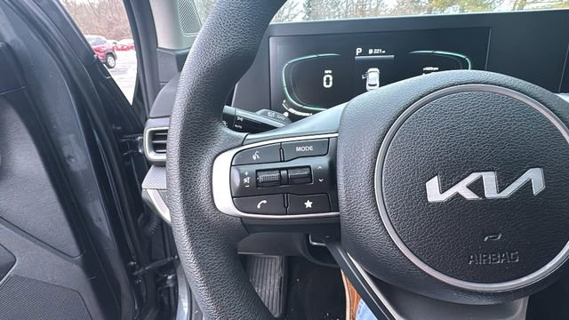 Used 2024 Kia Sportage LX image 16