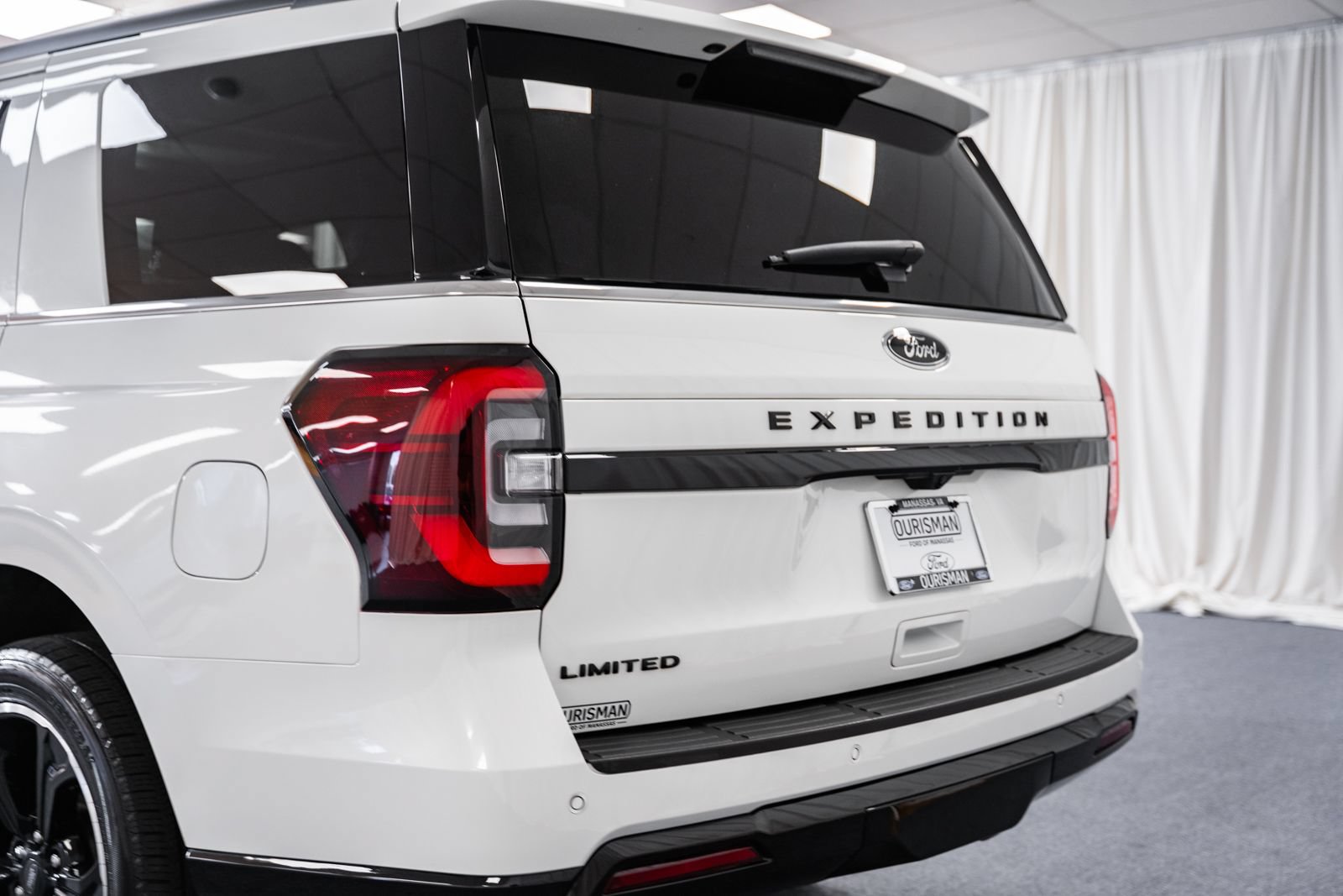 Certified 2024 Ford Expedition Limited AWD/4WD image 5