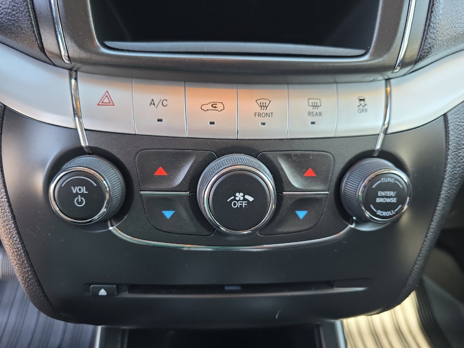 Used 2019 Dodge Journey SE w/ Connectivity Group FWD image 30