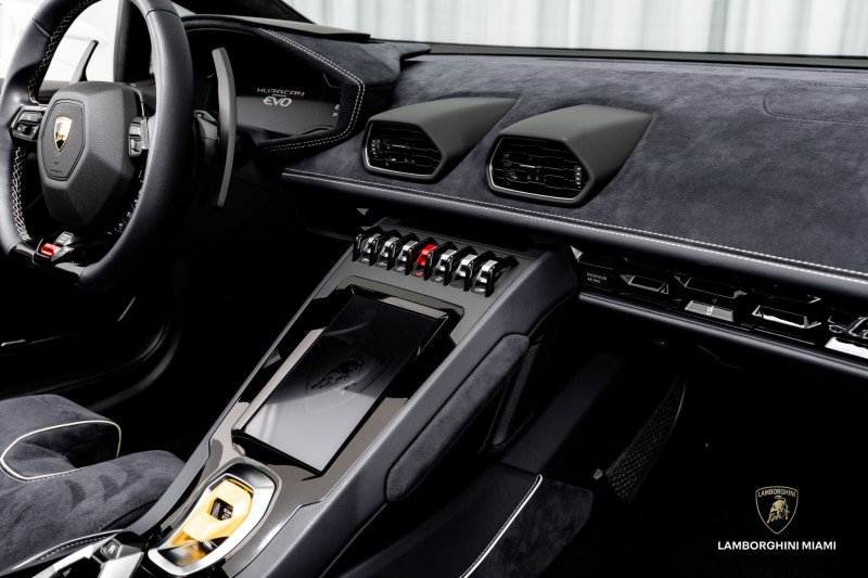 Used 2024 Lamborghini Huracan EVO image 49
