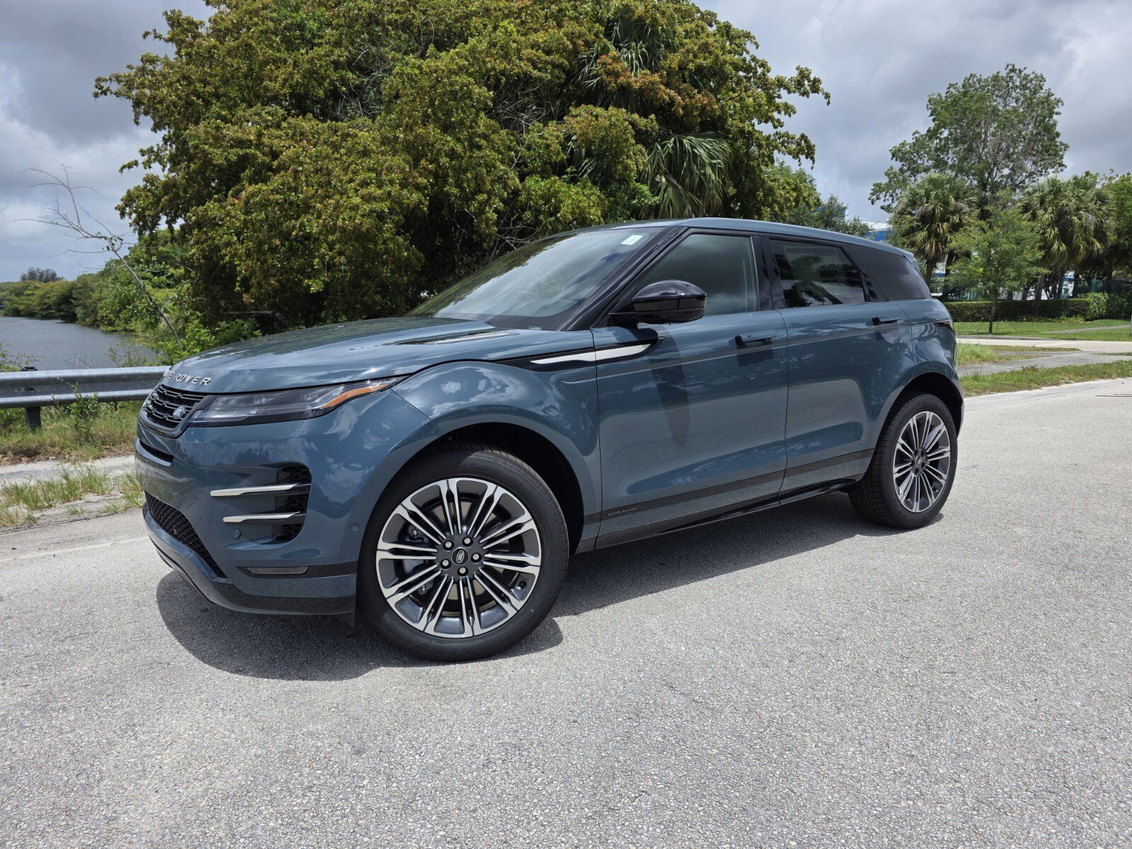 New 2026 Land Rover Range Rover Evoque Hoxton AWD/4WD video 1