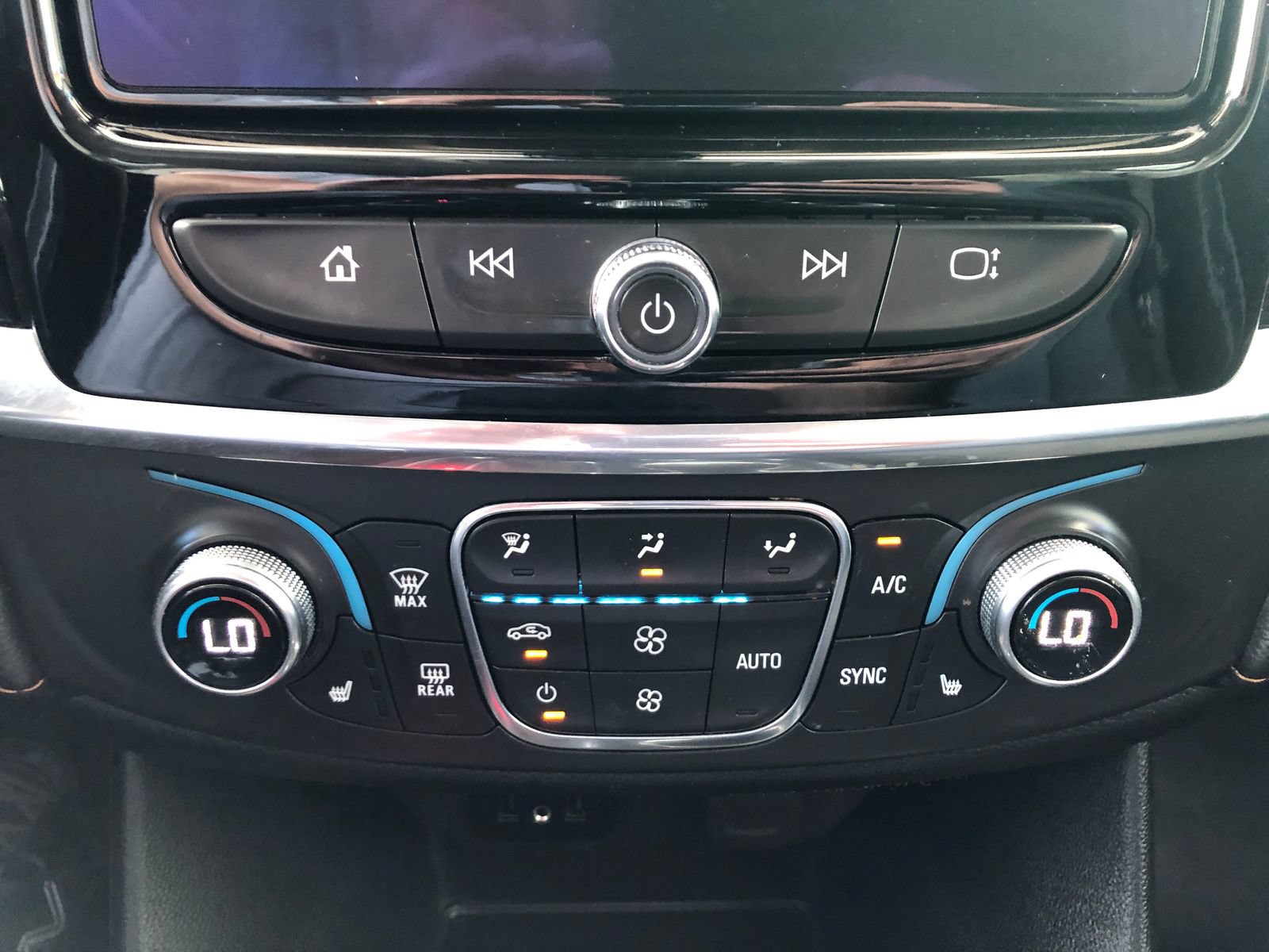 Used 2021 Chevrolet Traverse LT AWD/4WD image 27