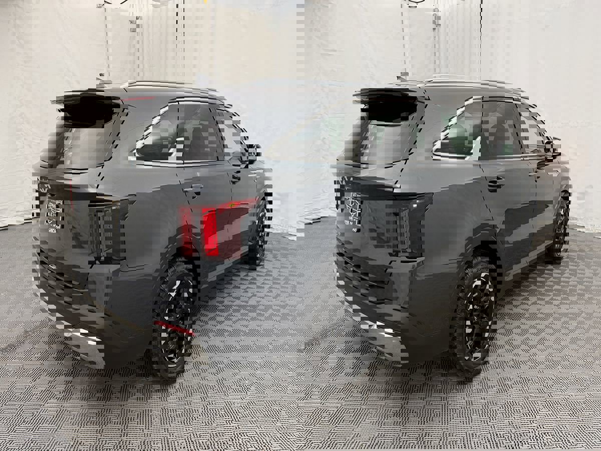 Used 2024 Kia Sorento S image 5