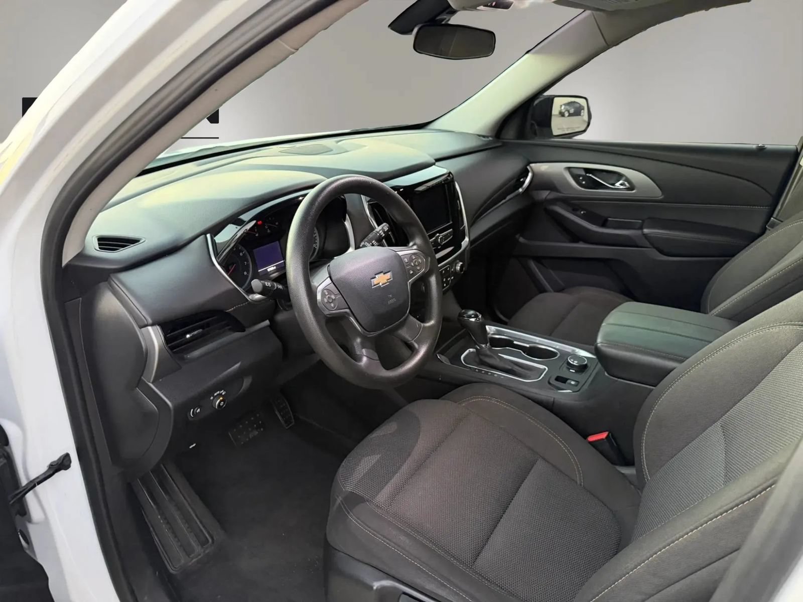 Used 2020 Chevrolet Traverse LS FWD image 18