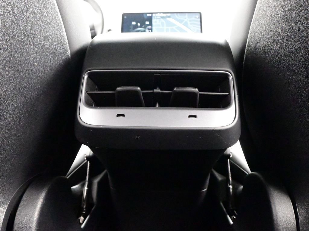 Used 2021 Tesla Model Y Long Range AWD/4WD image 22