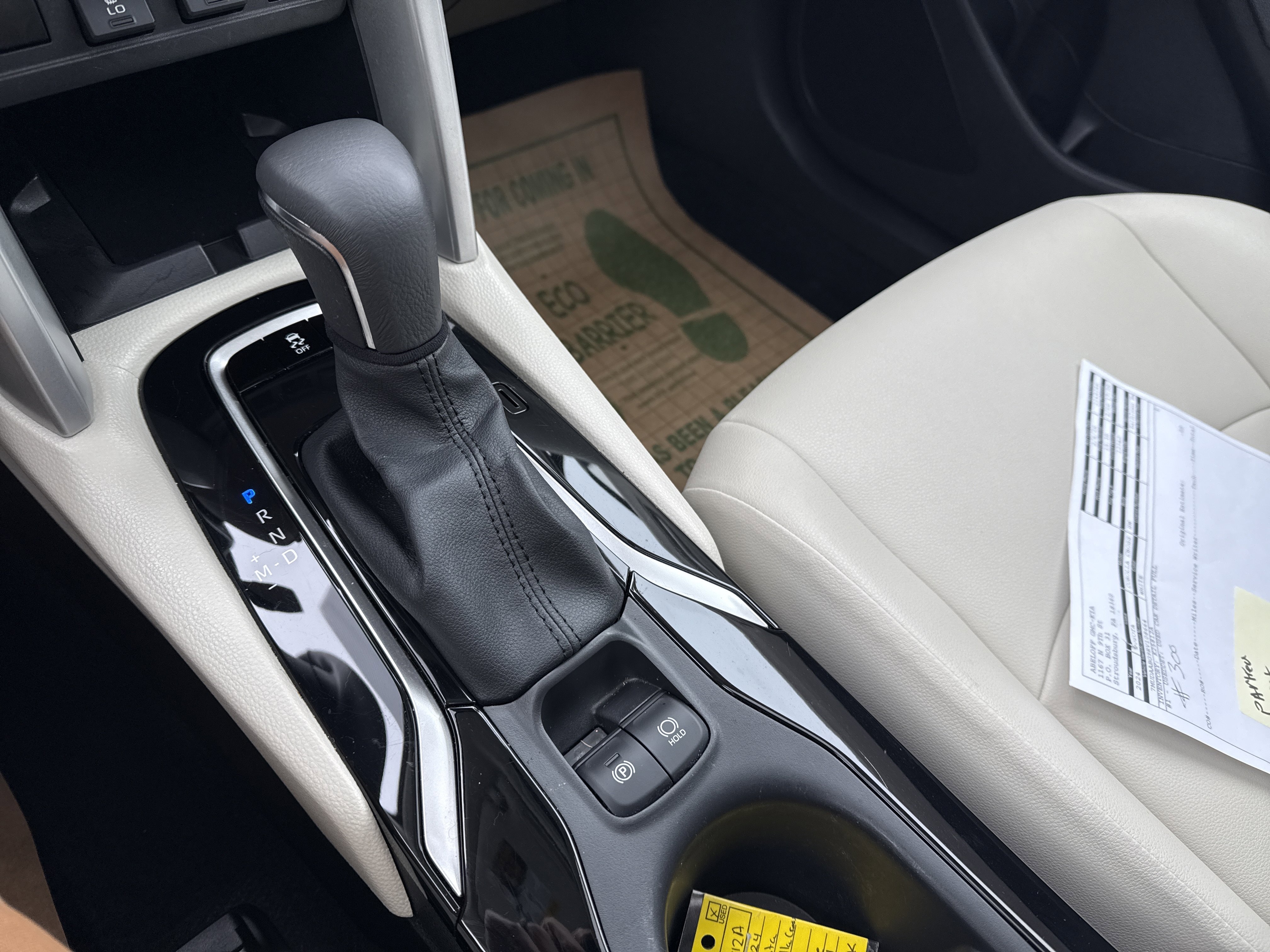 Used 2024 Toyota Corolla Cross XLE w/ Convenience Package image 27