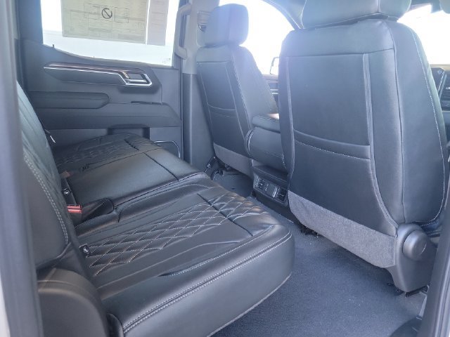 New 2026 Chevrolet Silverado 1500 LT w/ LPO, Dark Essentials Package AWD/4WD image 18