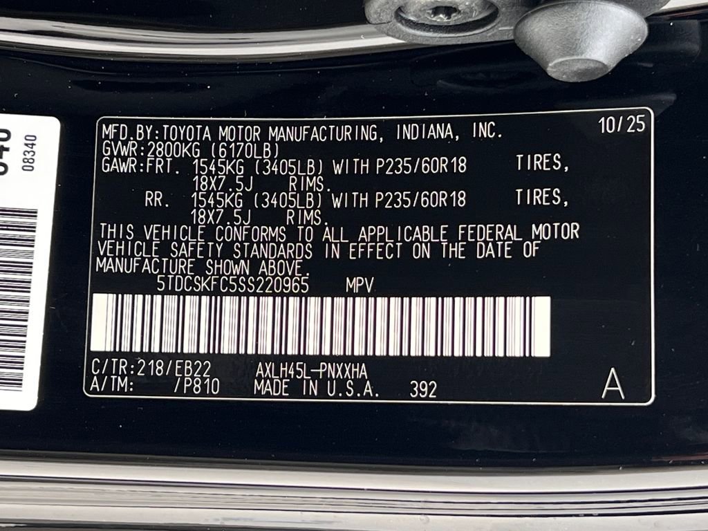 Used 2025 Toyota Sienna XLE Woodland Edition image 28