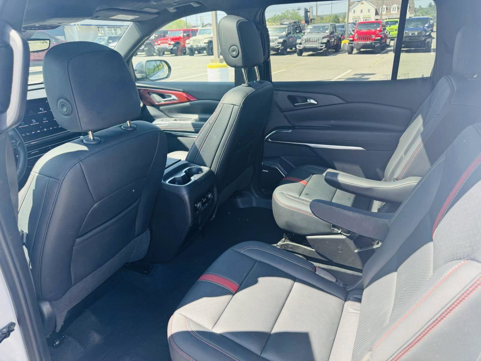 Used 2024 Chevrolet Traverse RS image 39