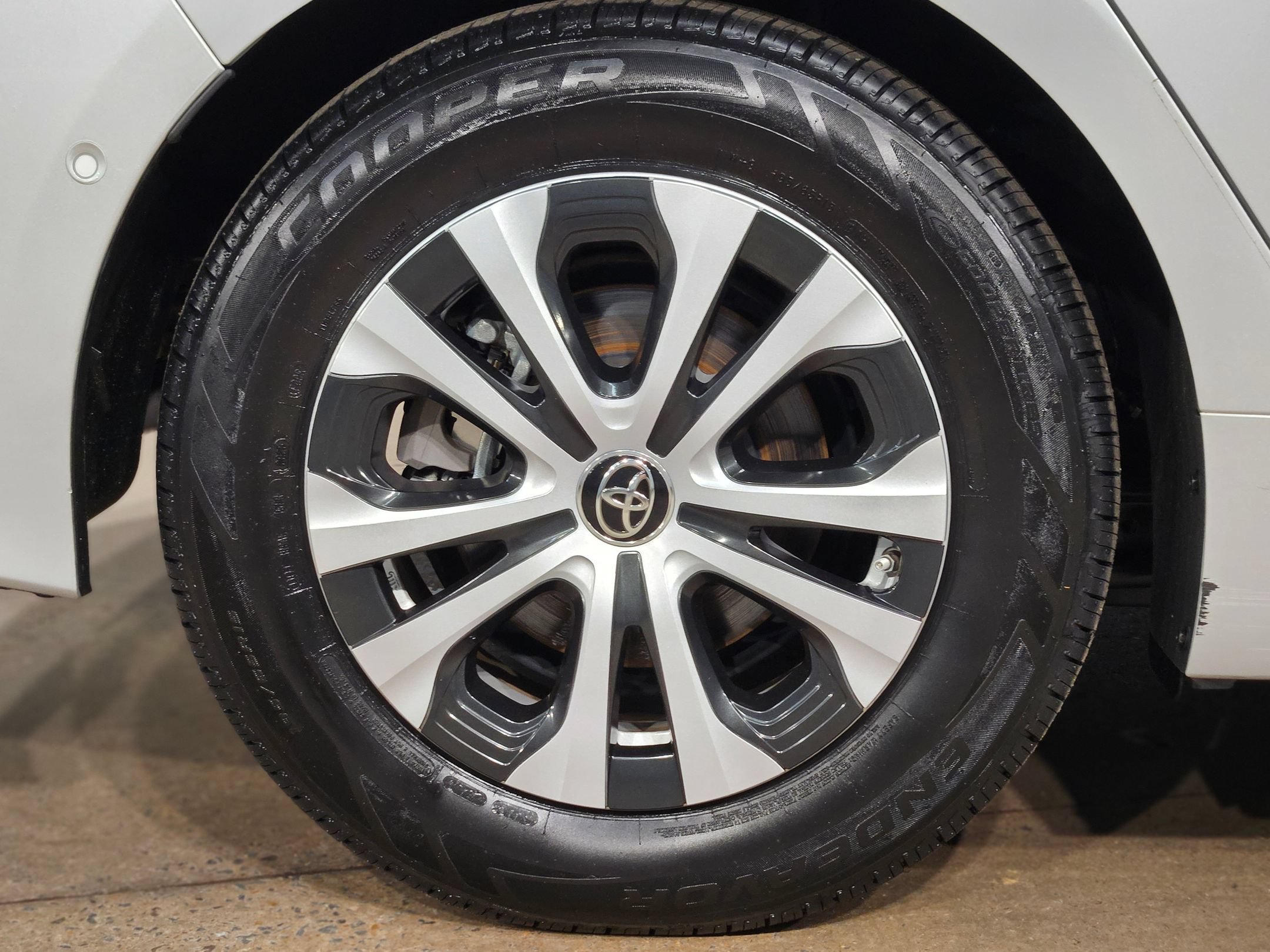Used 2021 Toyota Prius Prime Limited FWD image 17