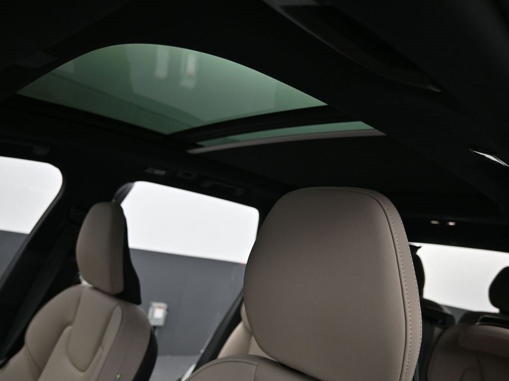 New 2026 Volvo XC90 B6 Plus w/ Protection Package Premier image 26