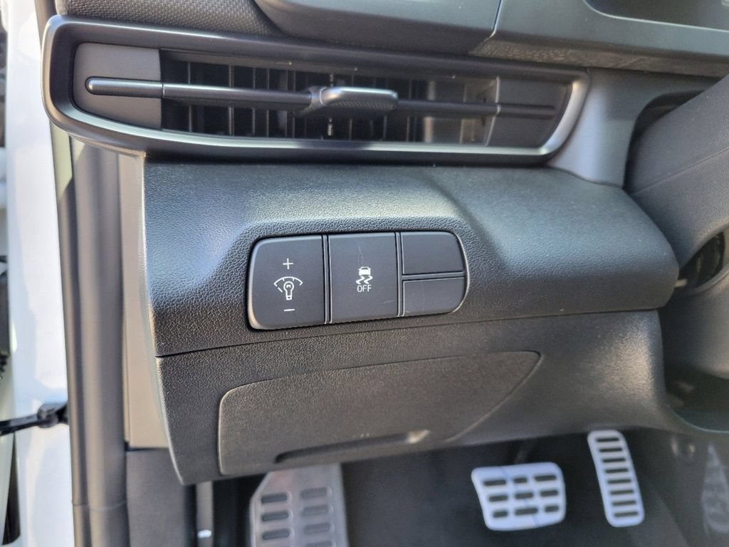 Used 2025 Hyundai Elantra Sport FWD image 12