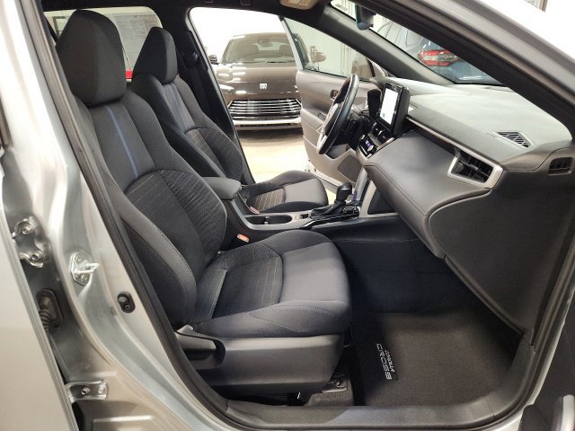 Used 2024 Toyota Corolla Cross AWD Hybrid image 32