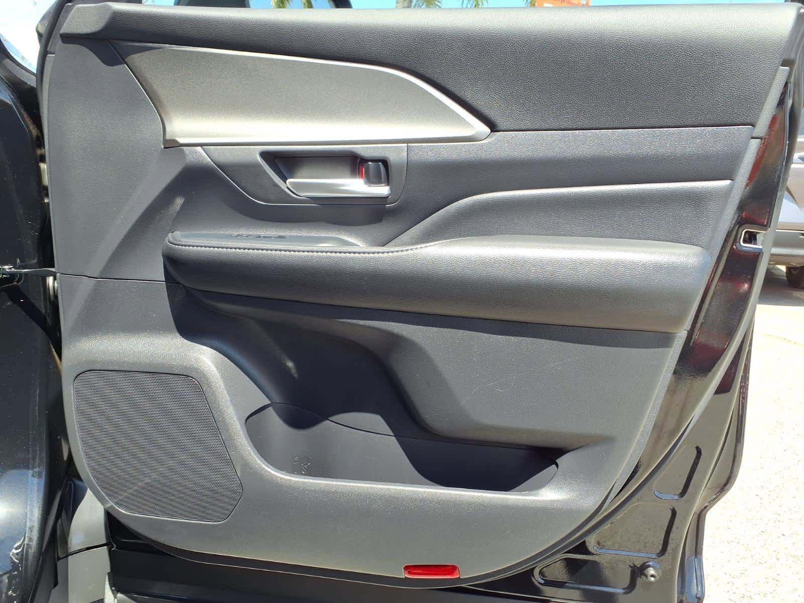 Used 2025 Toyota Grand Highlander FWD image 23