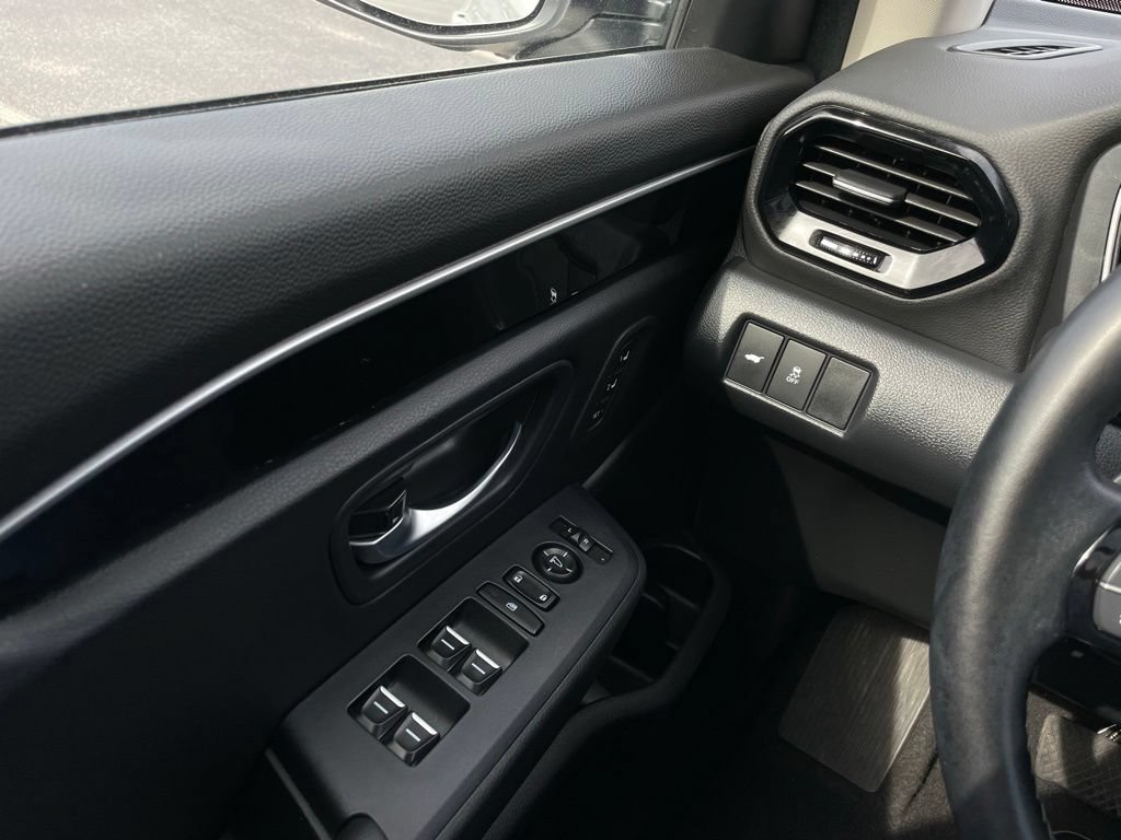 Certified 2025 Honda Pilot Touring image 23