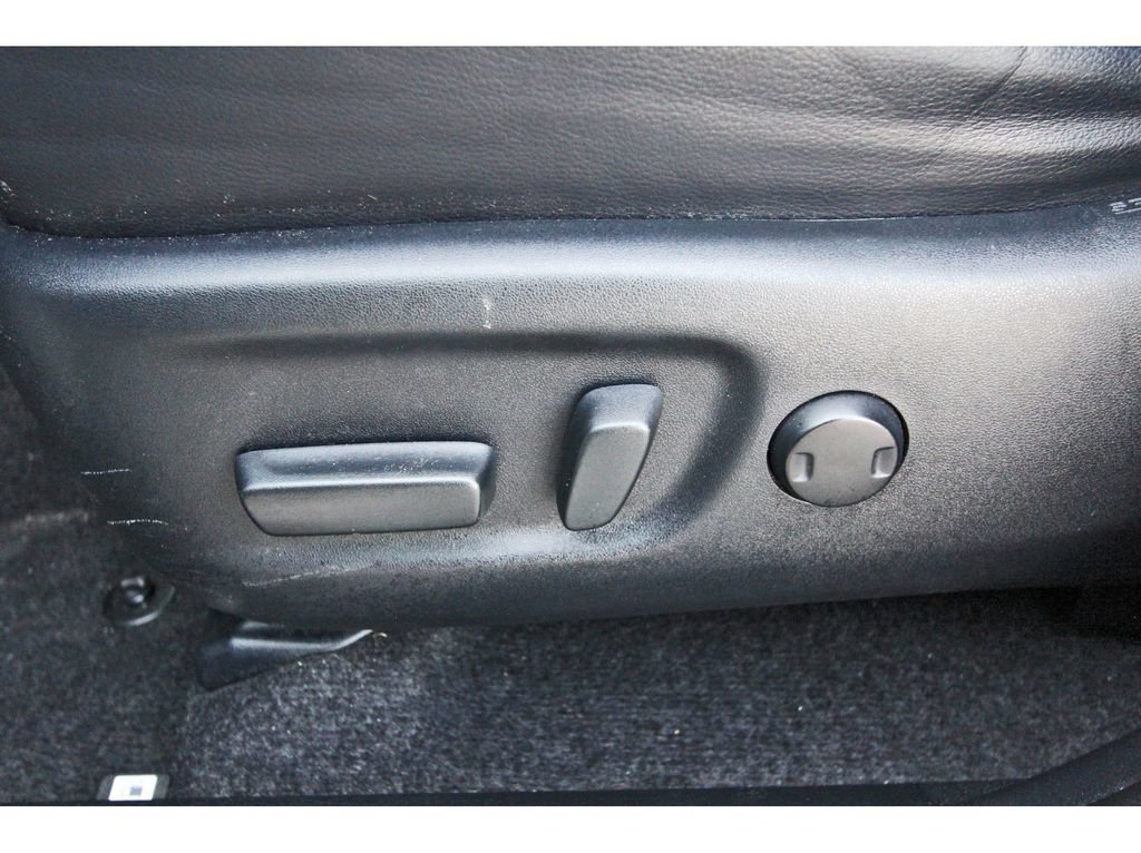Used 2018 Toyota RAV4 Limited AWD/4WD image 32