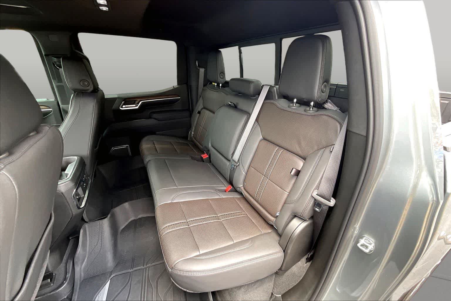 Used 2026 Chevrolet Silverado 1500 High Country w/ High Country Premium Package AWD/4WD image 49