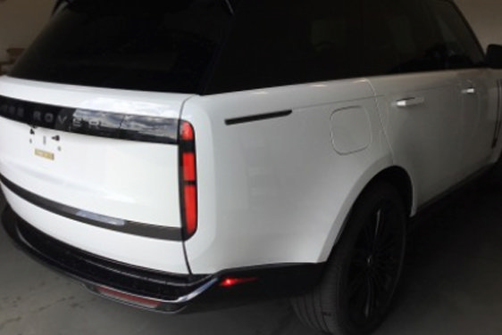 Used 2025 Land Rover Range Rover SE AWD/4WD image 4