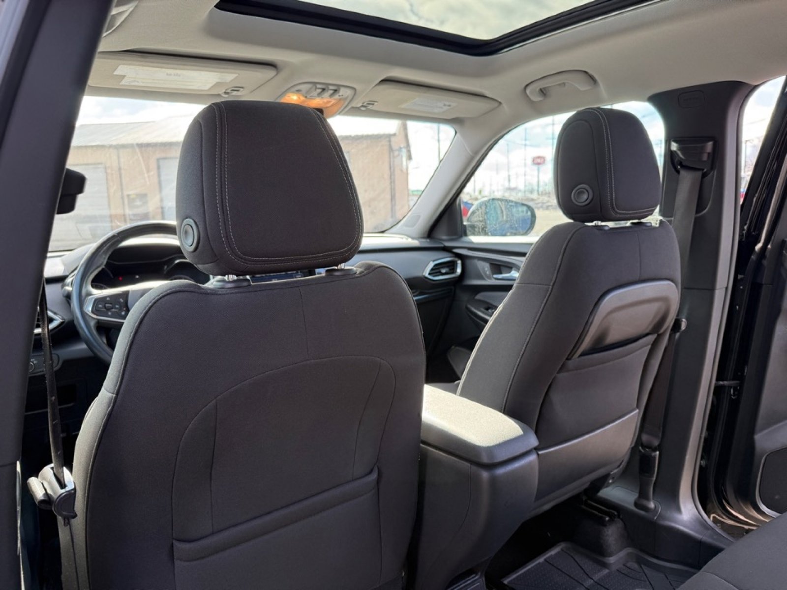 Used 2023 Chevrolet TrailBlazer LT w/ Sun and Liftgate Package image 18