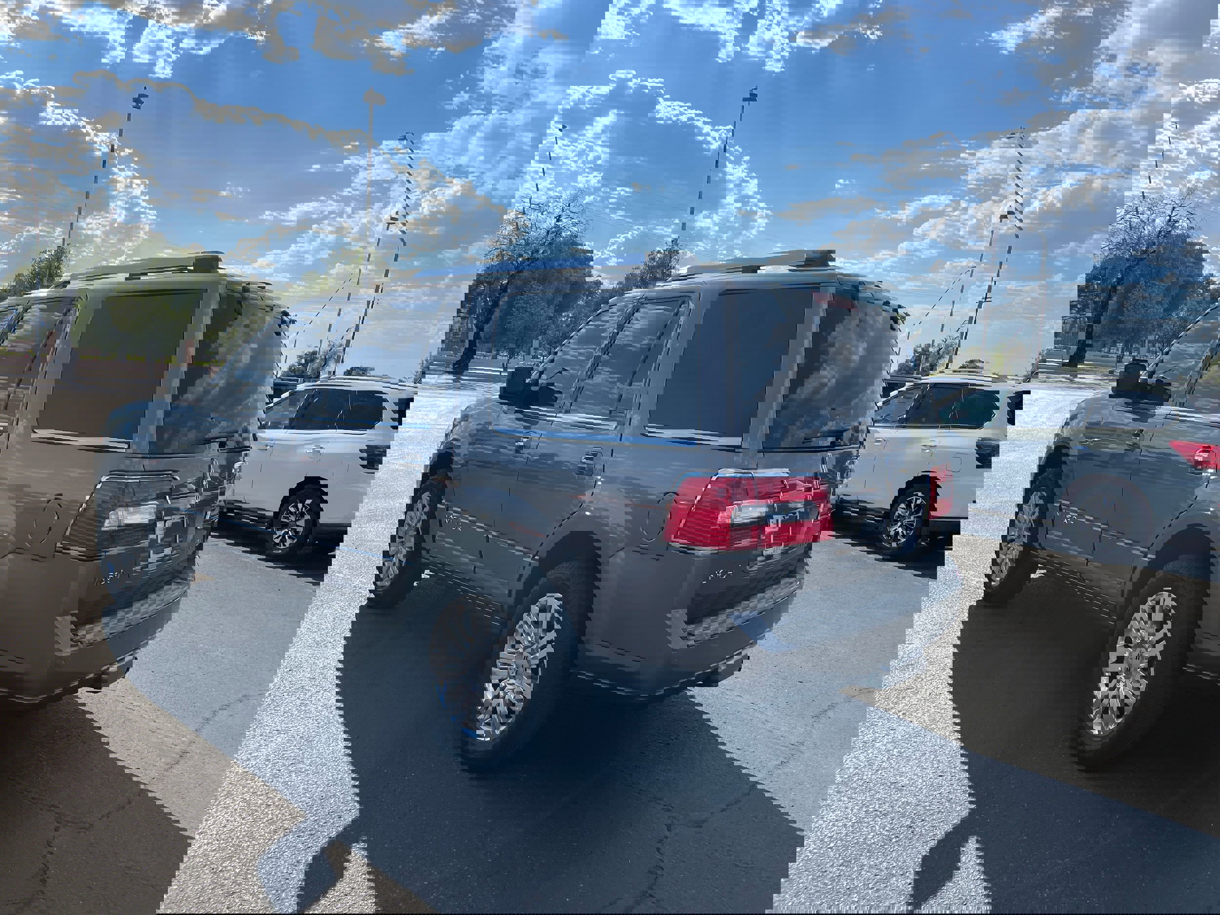 Used 2014 Lincoln Navigator 2WD image 3