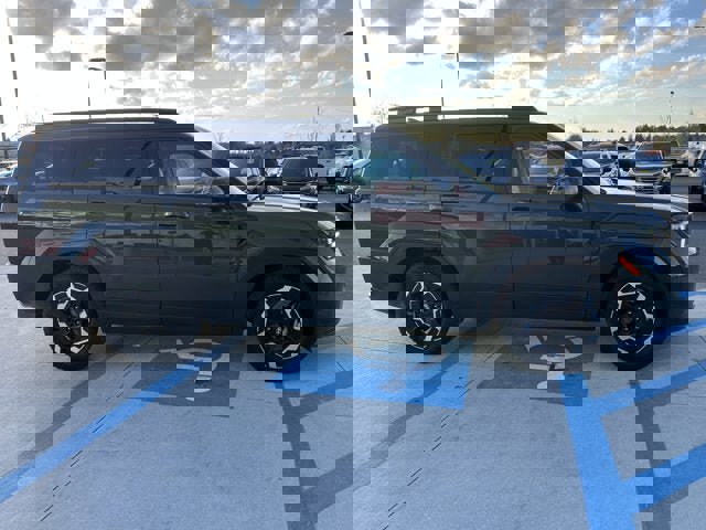 Used 2024 Hyundai Santa Fe SEL image 5