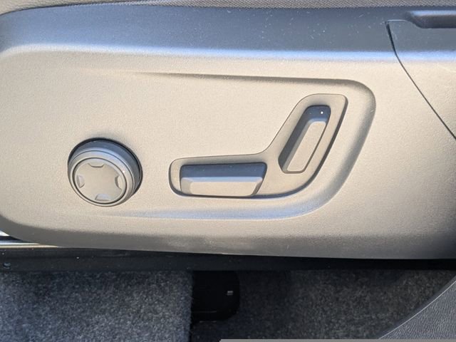 Certified 2025 Volvo XC40 B5 Core image 25