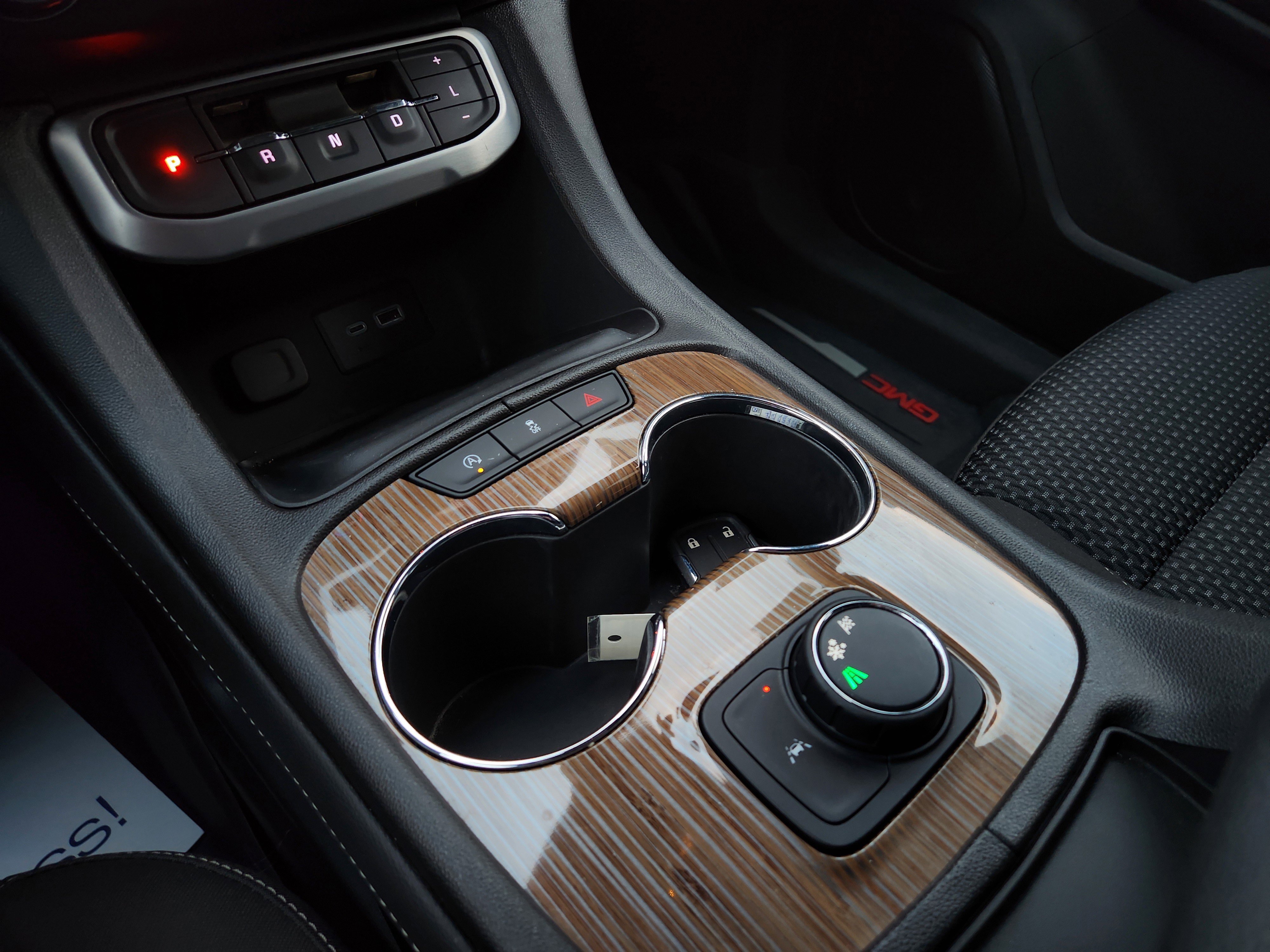 Used 2023 GMC Acadia SLE w/ LPO, Floor Liner Package image 27