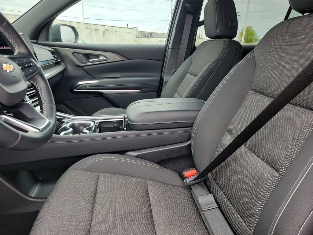 Used 2024 Chevrolet Traverse LS AWD/4WD image 21