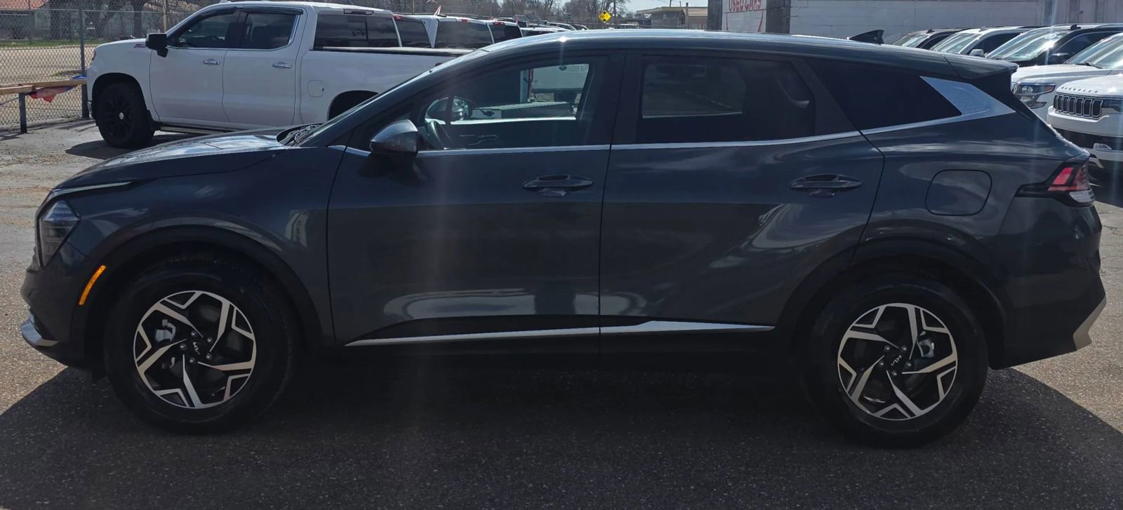 Used 2024 Kia Sportage LX image 5