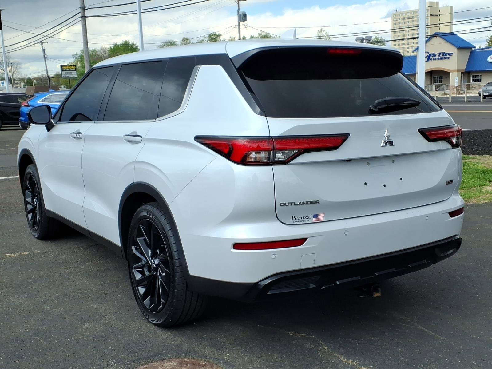 Used 2022 Mitsubishi Outlander SEL Black Edition image 6