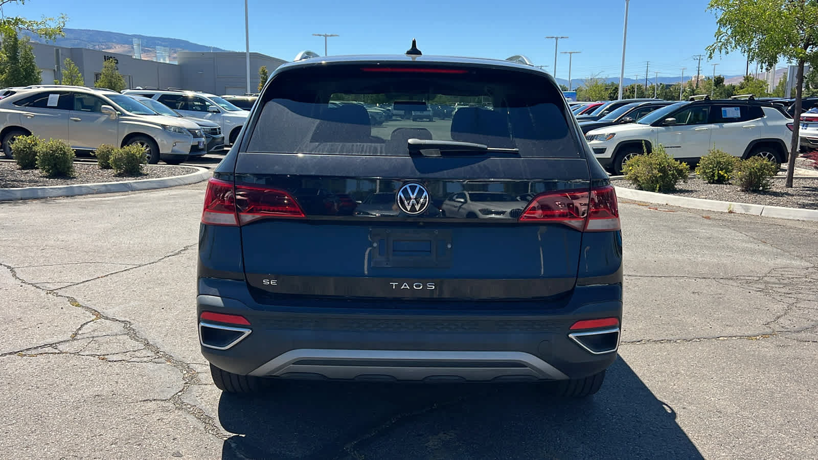 Certified 2022 Volkswagen Taos SE FWD image 6