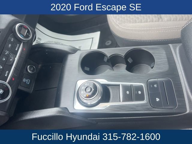 Used 2020 Ford Escape SE image 18